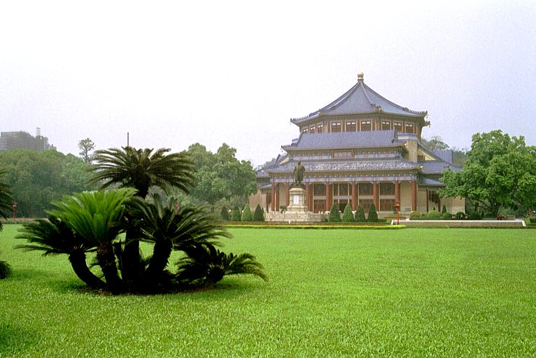 Eingang zum kleinen Park