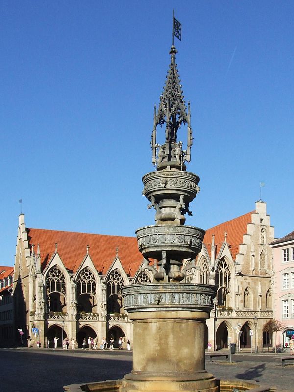 Marienbrunnen und Altstadtrathaus auf dem Altstadtmarkt in Braunschweig