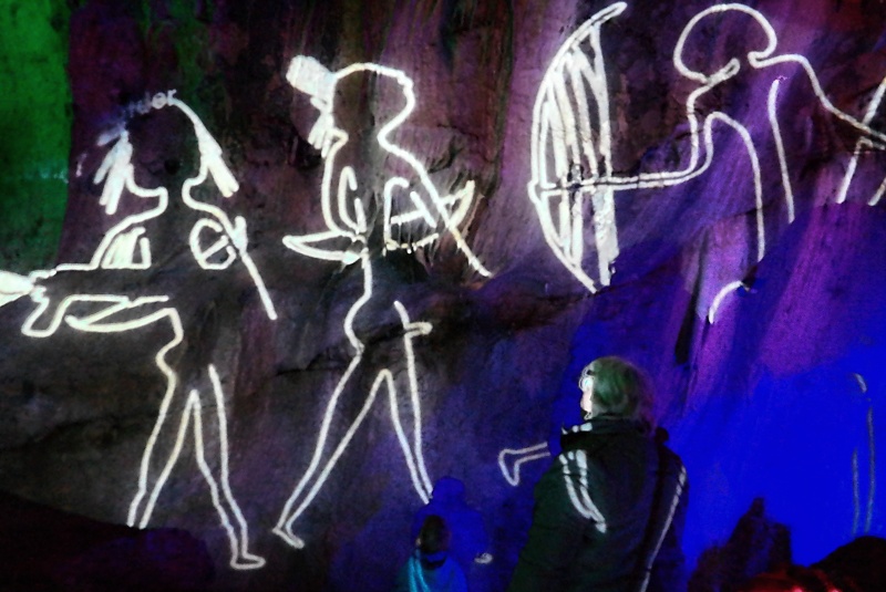 Illumination der Dechenhöhle im Sauerland